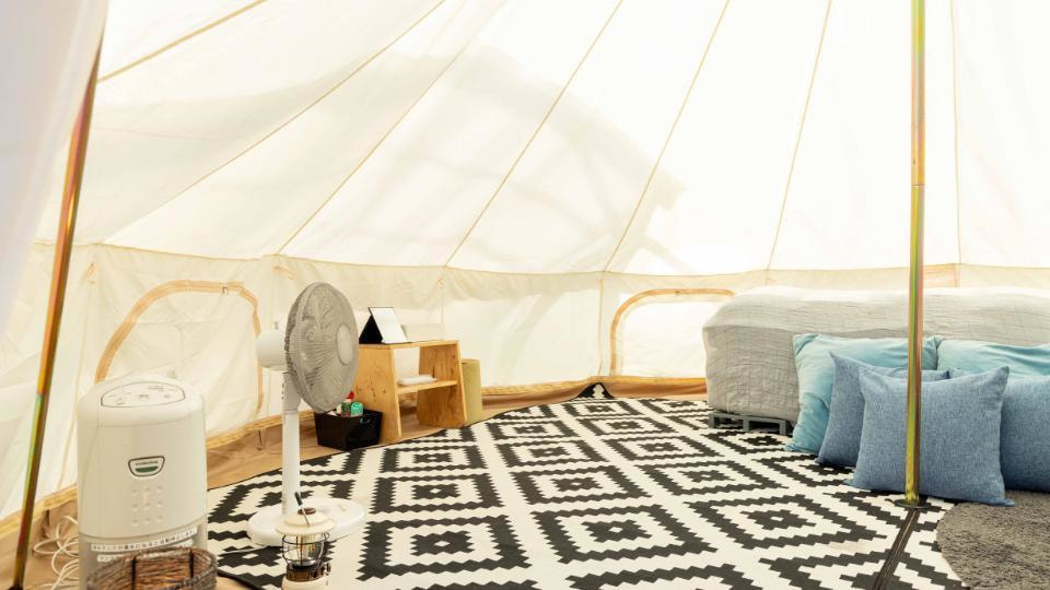 キャンプテント室内